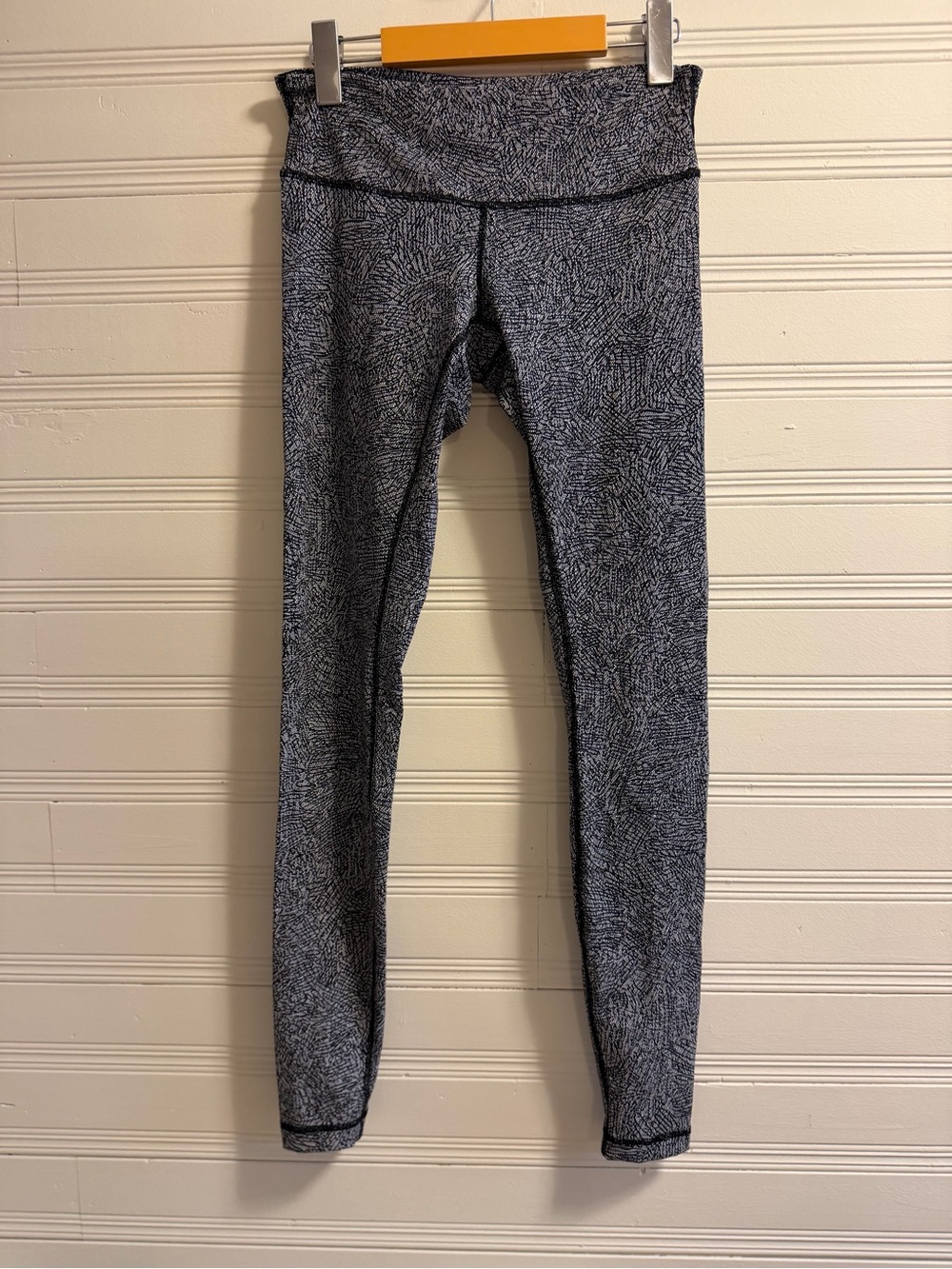 Lululemon Wunder Under Leggings Black White Print Women’s Size 6 Yoga Pants